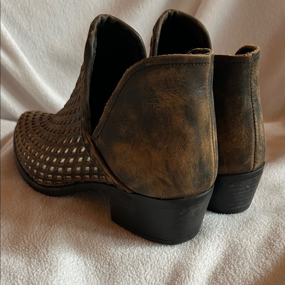 Anthro | Musse & Cloud Distressed Leather Netflix Bootie, Size 7 - Picture 3 of 11
